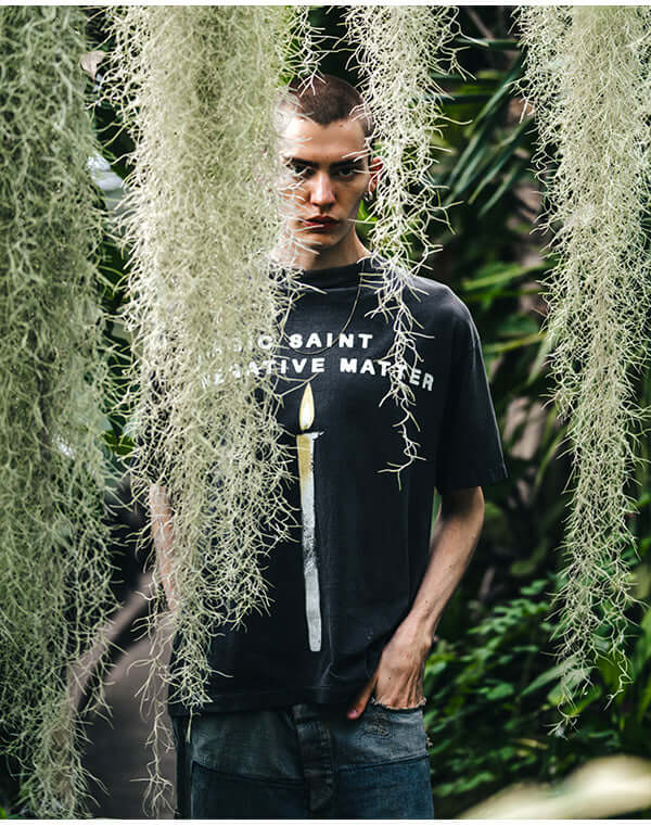 
                  
                    Load image into Gallery viewer, SM-HR8-0000-008/SS TEE/CANDLE/BLACK / 304231251003
                  
                