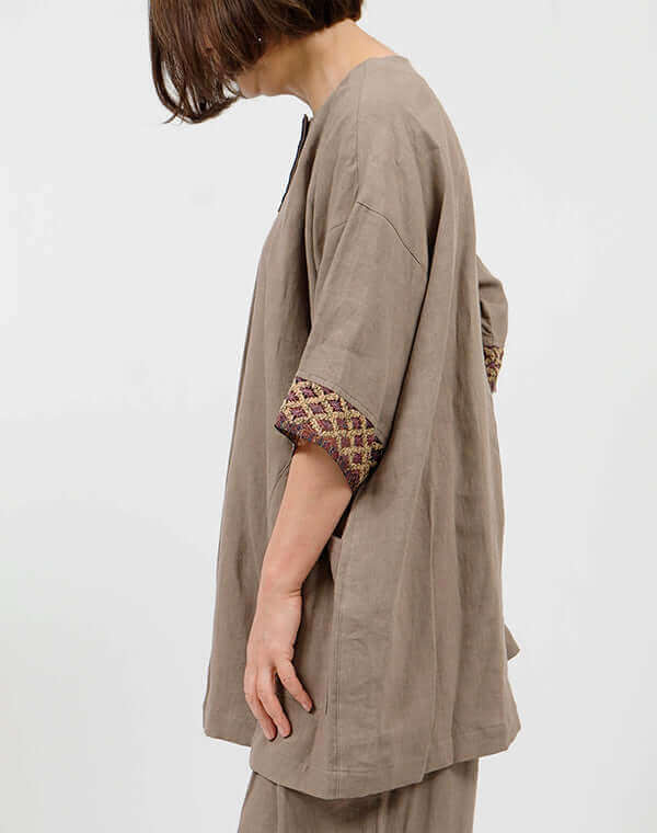 
                  
                    Load image into Gallery viewer, レース付きリネンチュニック / BEH07056WA
                  
                