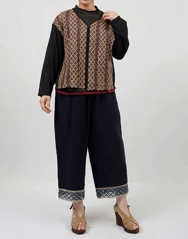 
                  
                    Load image into Gallery viewer, レース使いニットカーディガン / BEH07063WA
                  
                