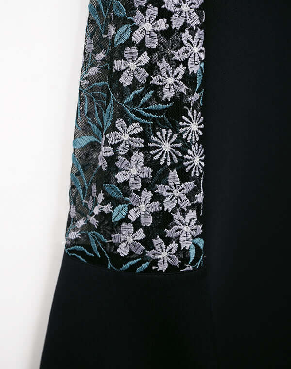 
                  
                    Load image into Gallery viewer, Floral Lace-Sleeve Classic Top / 301165251007
                  
                