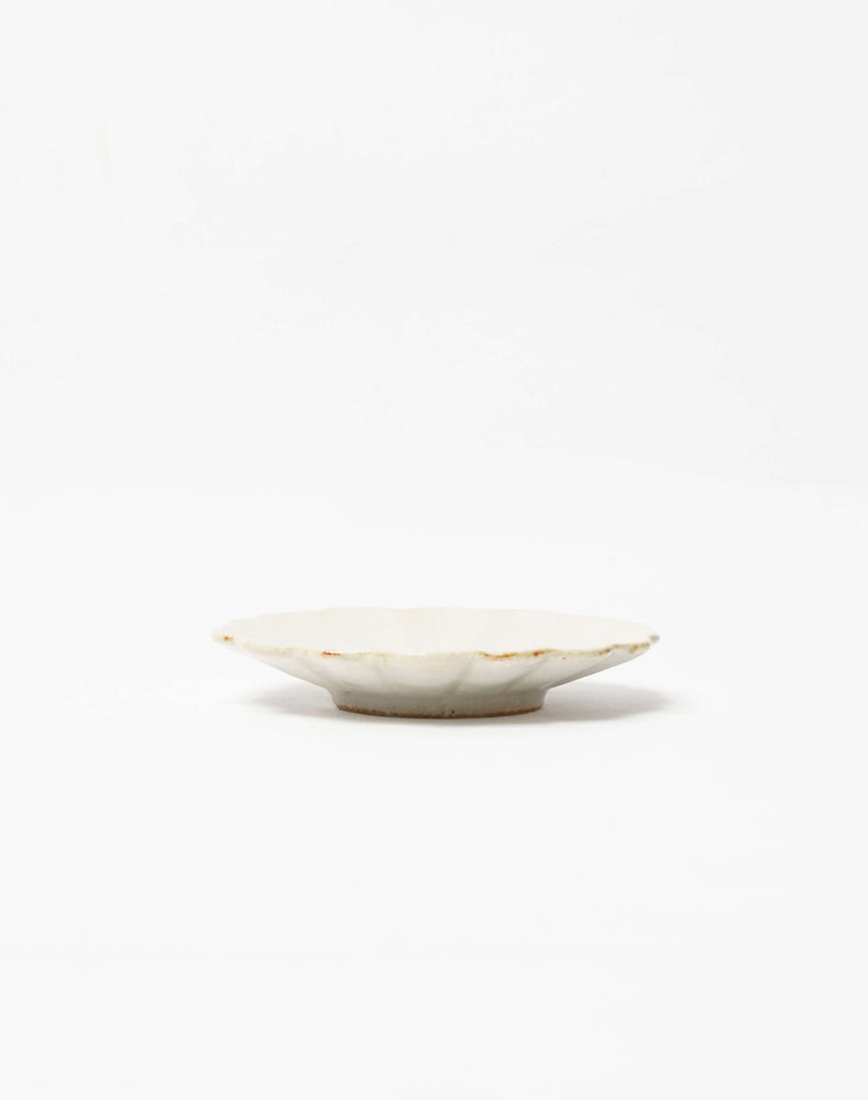 
                  
                    Load image into Gallery viewer, お手塩皿 ハナ 白 / 904393233002
                  
                