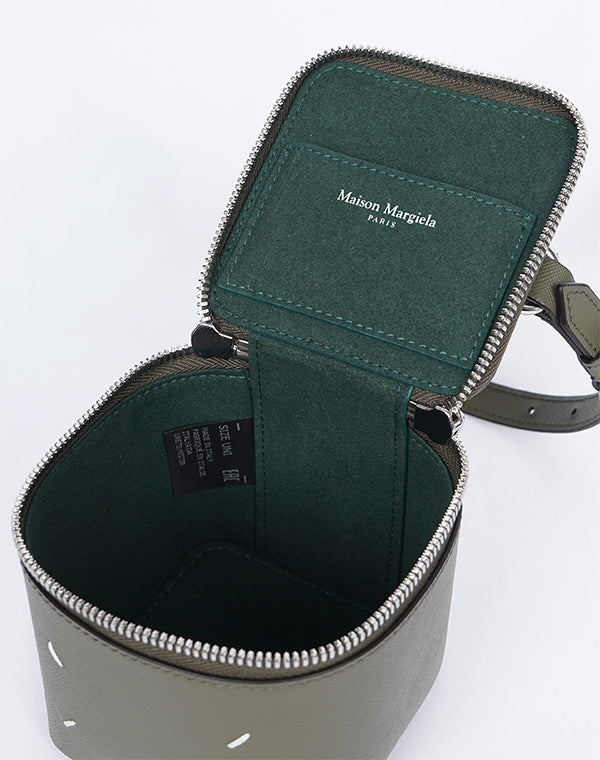 
                  
                    Load image into Gallery viewer, MINI BOX BAG / 335239252002
                  
                