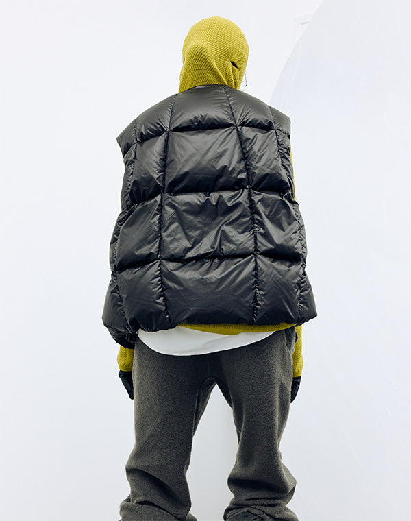 
                  
                    Load image into Gallery viewer, Three-Dimensional Down Light Vest / 311409252001
                  
                