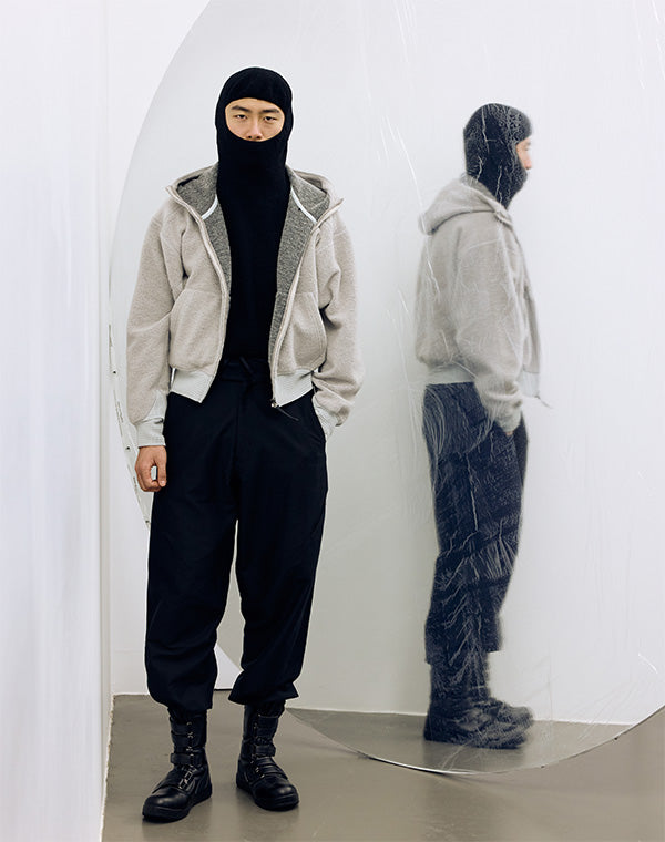 
                  
                    Load image into Gallery viewer, Perforated Wholegarment Knit Top / 301409252001
                  
                