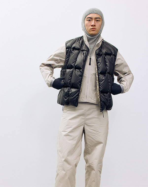 
                  
                    Load image into Gallery viewer, Three-Dimensional Down Light Vest / 311409252001
                  
                