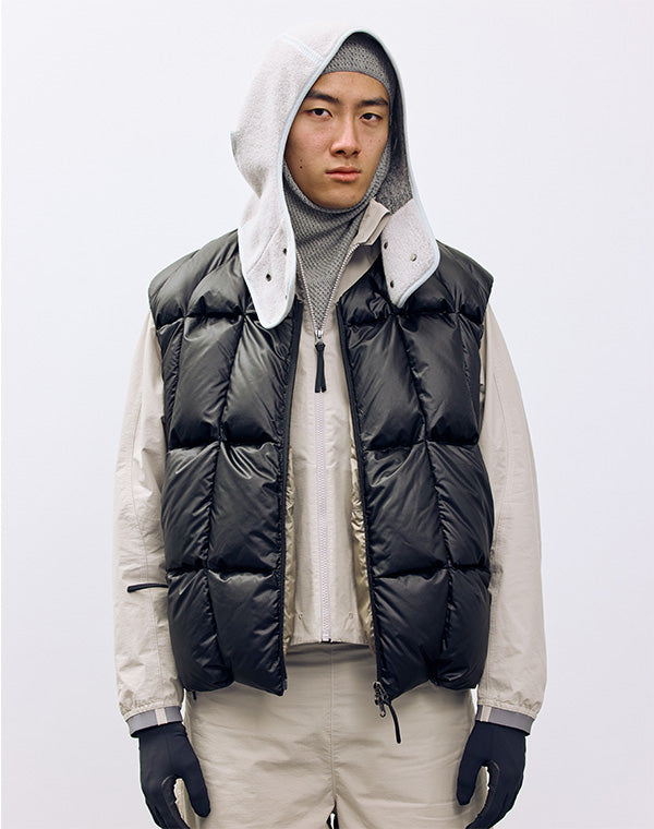 
                  
                    Load image into Gallery viewer, Perforated Wholegarment Knit Top / 301409252001
                  
                