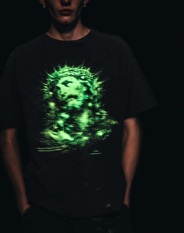 
                  
                    Load image into Gallery viewer, SM-HR8-0000-016/SS TEE/JESUS/BLACK / 304231251005
                  
                