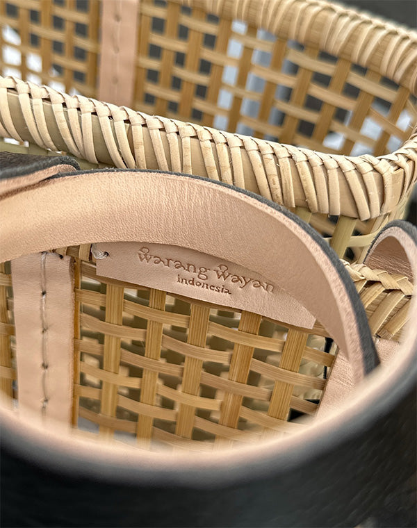 
                  
                    Load image into Gallery viewer, amiami 革手バスケット S ブラック / 904834253001
                  
                