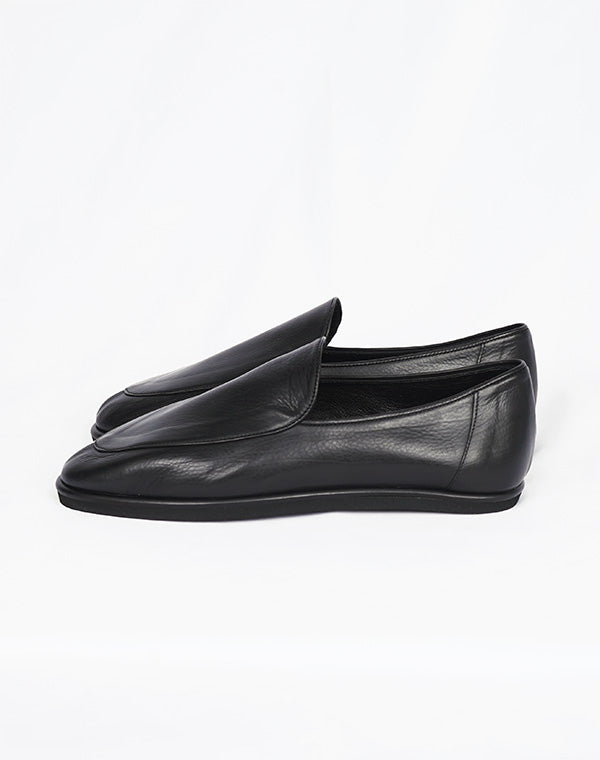 
                  
                    Load image into Gallery viewer, SOFT LEATHER LOAFERS / 361178252001
                  
                