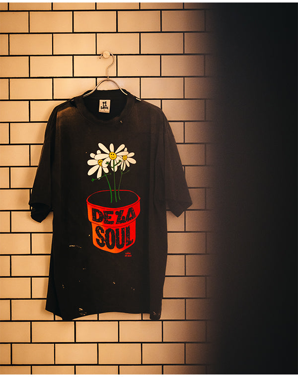 
                  
                    Load image into Gallery viewer, SM-HR1-0000-C18/DLS_SS TEE/DE LA SOUL/BLACK / 304231252008
                  
                