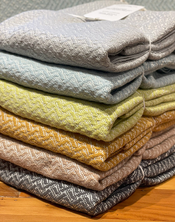 
                  
                    Load image into Gallery viewer, SEA PESHTEMAL - Duck Green / 902682253003
                  
                