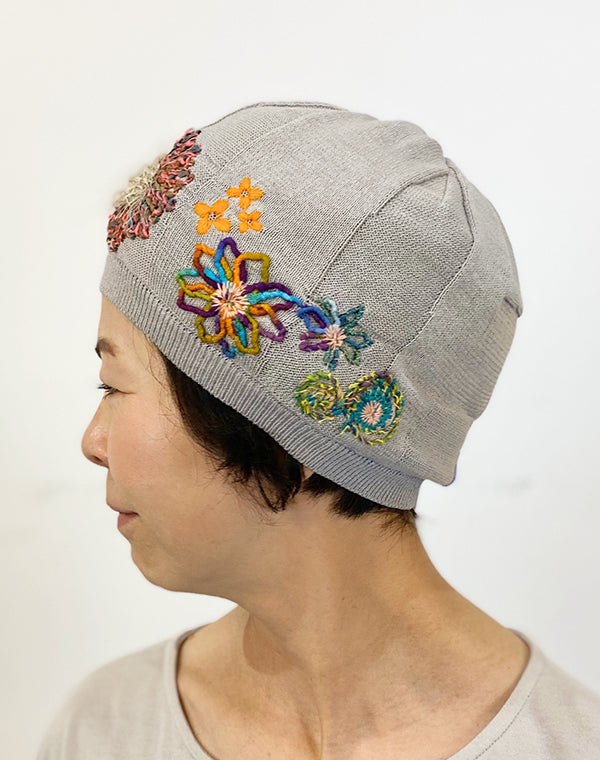 
                  
                    Load image into Gallery viewer, 【SALE】窓辺の花刺繍ニット帽 / BCH01016WA
                  
                