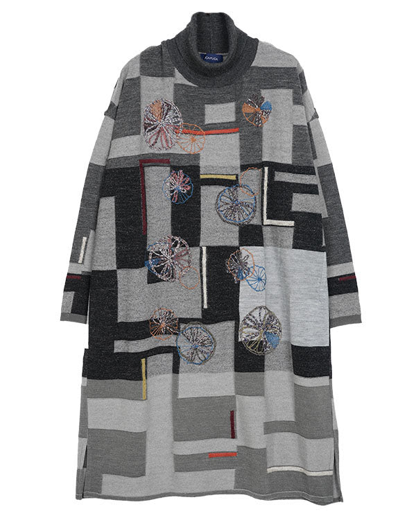 
                  
                    Load image into Gallery viewer, パラレルプレーティング刺繡入りチュニック / BEA07438WA
                  
                