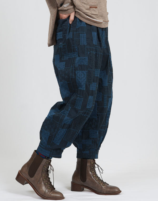 
                  
                    Load image into Gallery viewer, 刺し子柄ストレッチバルーンパンツ / BEA07458WA
                  
                