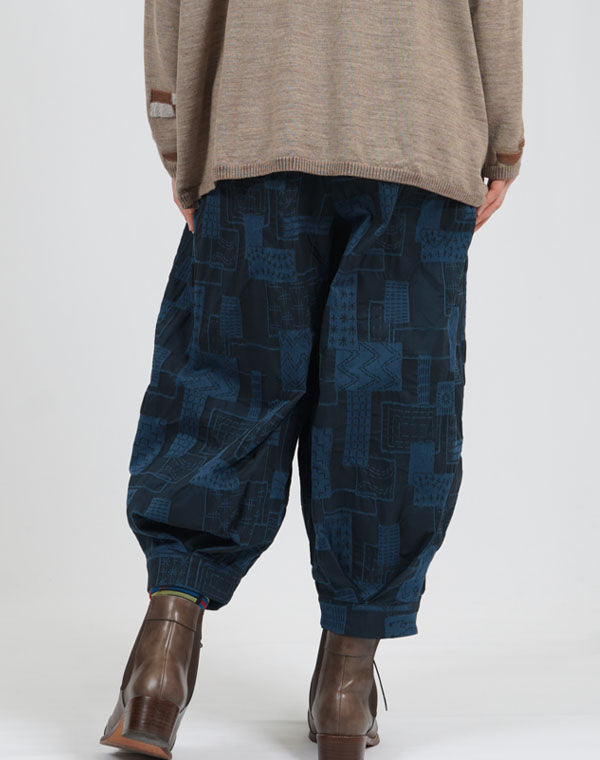 
                  
                    Load image into Gallery viewer, 刺し子柄ストレッチバルーンパンツ / BEA07458WA
                  
                