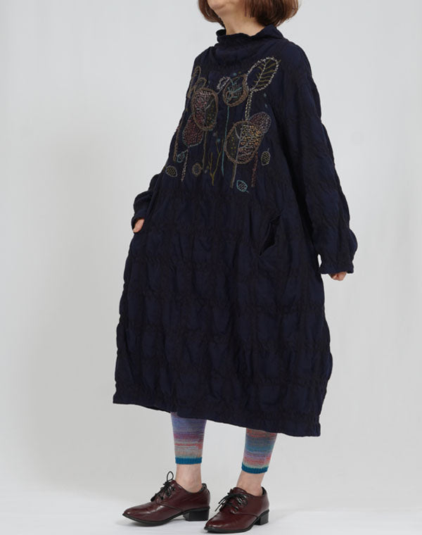 
                  
                    Load image into Gallery viewer, フォレスト柄刺繡入りバルーンワンピース / BEA07466WA
                  
                