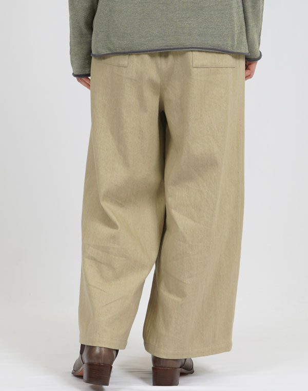 
                  
                    Load image into Gallery viewer, ニット使いデニムパンツ / BEA07473WA
                  
                