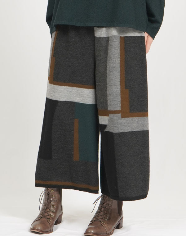 
                  
                    Load image into Gallery viewer, 圧縮ウールニットパンツ / BEF07635WA
                  
                