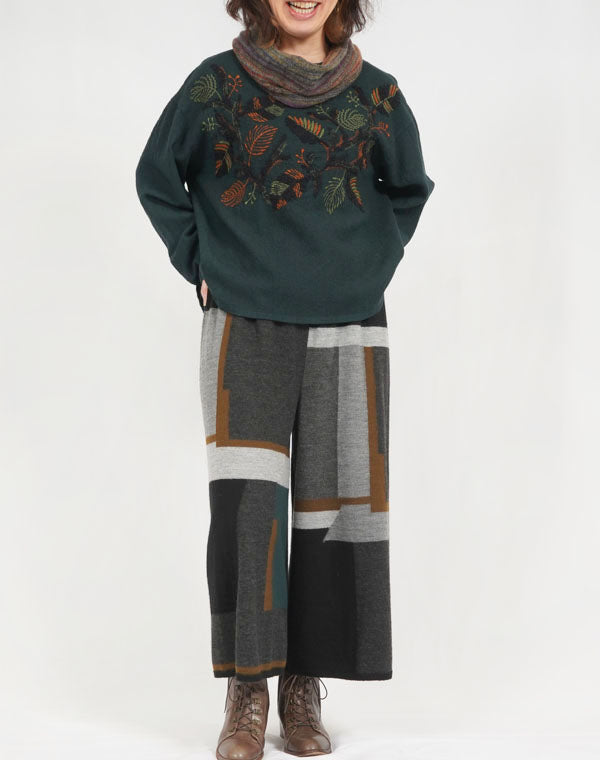 
                  
                    Load image into Gallery viewer, 製品染めリーフ柄刺繍入りブラウス / BEF07657WA
                  
                