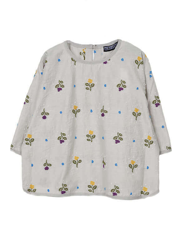 
                  
                    Load image into Gallery viewer, リズムフラワーパイピングブラウス / BEH01073WA
                  
                