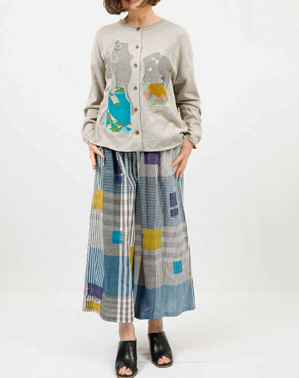 
                  
                    Load image into Gallery viewer, メシィカフェ柄刺繍入りカーディガン / BEH07010WA
                  
                