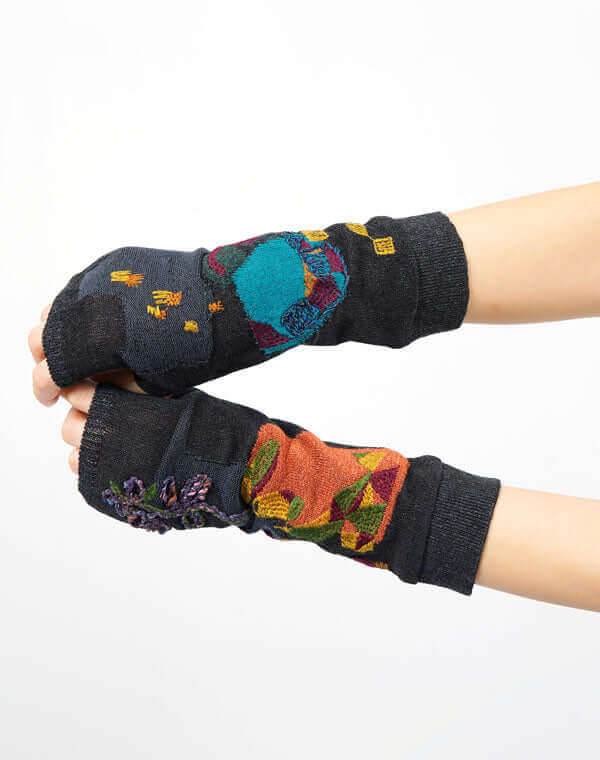 
                  
                    Load image into Gallery viewer, メシィカフェ柄刺繍入りアームカバー / BEH07012WA
                  
                