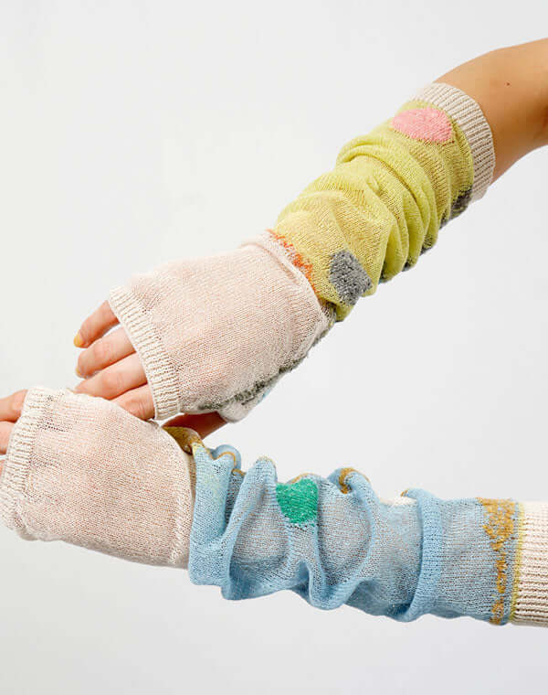 
                  
                    Load image into Gallery viewer, カラータッチ柄ロングアームカバー / BEH07019WA
                  
                