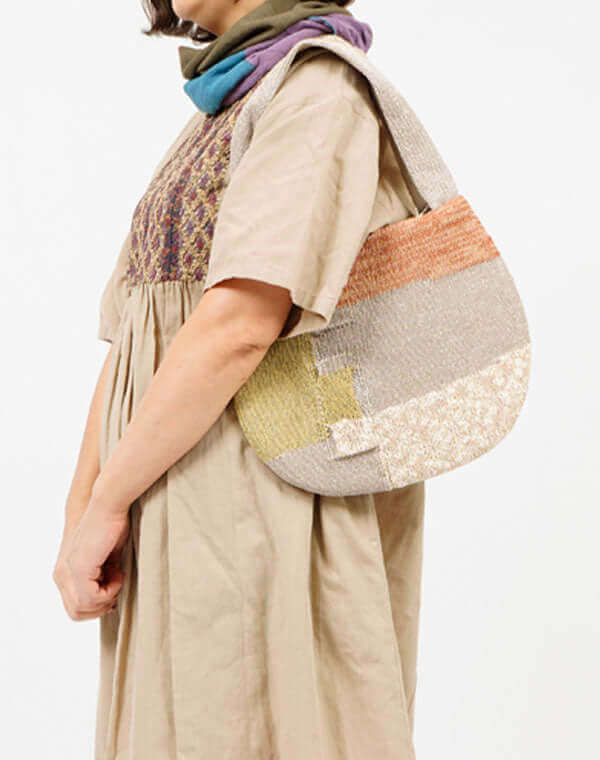 
                  
                    Load image into Gallery viewer, ミックスポケット柄ハンドバッグ / BEH07022WA
                  
                