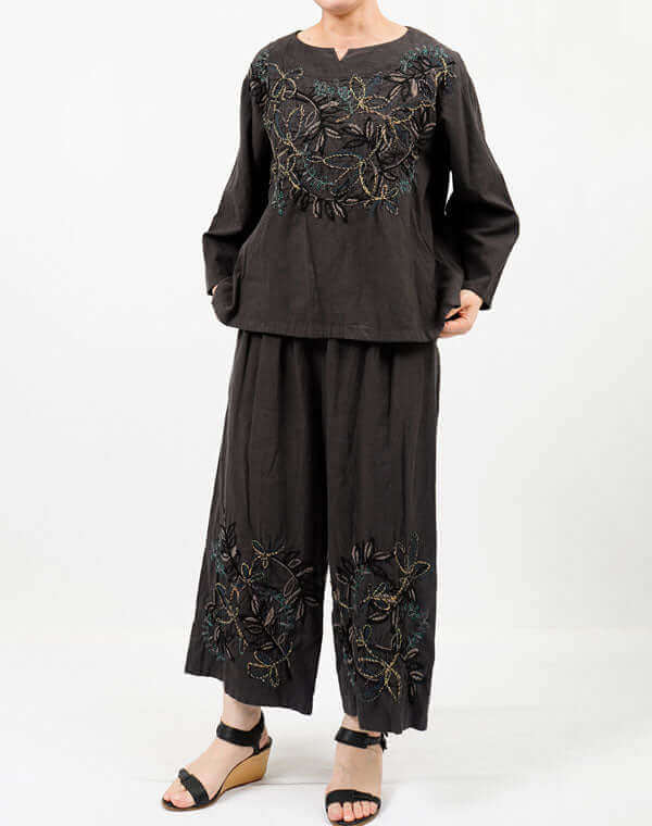 
                  
                    Load image into Gallery viewer, 製品染めリーフ刺繍入りブラウス / BEH07051WA
                  
                