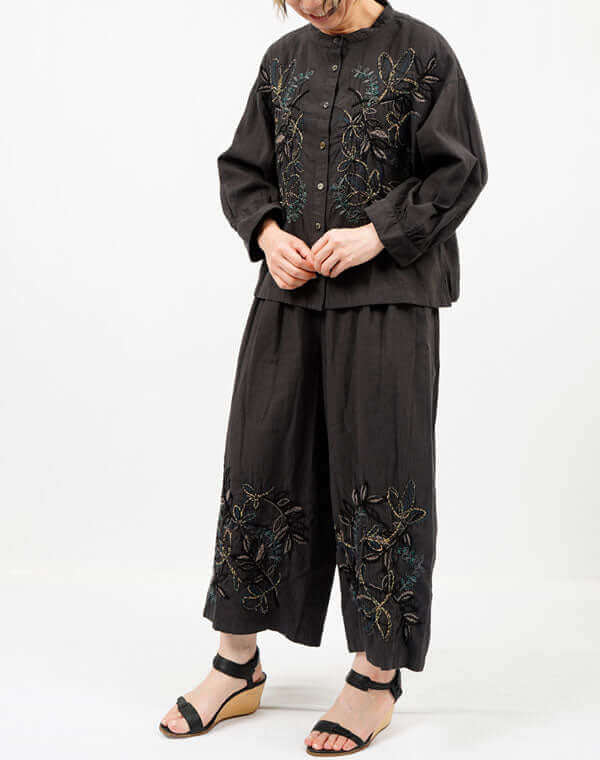 
                  
                    Load image into Gallery viewer, 製品染めリーフ刺繍入りパンツ / BEH07054WA
                  
                