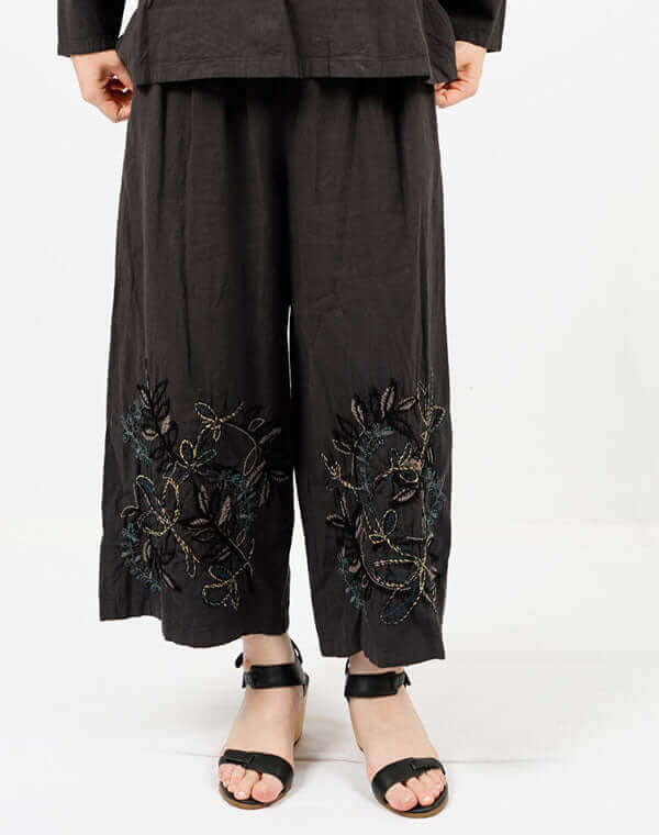 
                  
                    Load image into Gallery viewer, 製品染めリーフ刺繍入りパンツ / BEH07054WA
                  
                