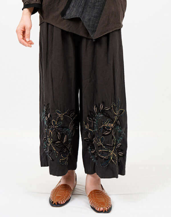 
                  
                    Load image into Gallery viewer, 製品染めリーフ刺繍入りパンツ / BEH07054WA
                  
                