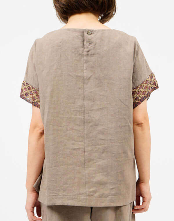 
                  
                    Load image into Gallery viewer, レース付きリネンプルオーバー / BEH07055WA
                  
                