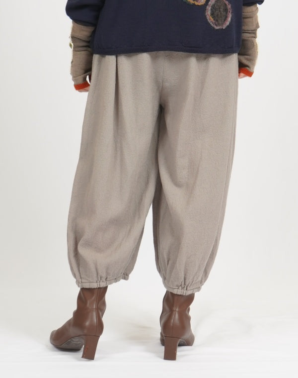 
                  
                    Load image into Gallery viewer, 製品染めバルーンパンツ / BEF07661WA
                  
                