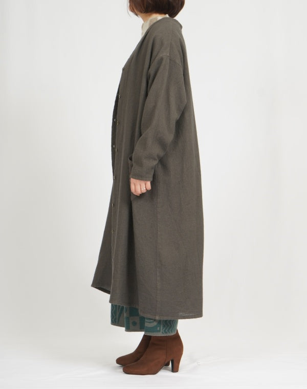 
                  
                    Load image into Gallery viewer, 製品染めリーフ柄刺繍入りシャツワンピース / BEF07660WA
                  
                