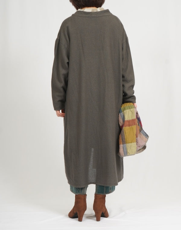 
                  
                    Load image into Gallery viewer, 製品染めリーフ柄刺繍入りシャツワンピース / BEF07660WA
                  
                