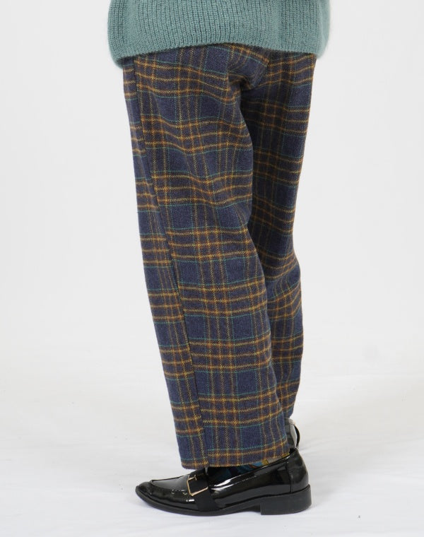 
                  
                    Load image into Gallery viewer, コットンチェックテーパードパンツ / BEF01680WA
                  
                