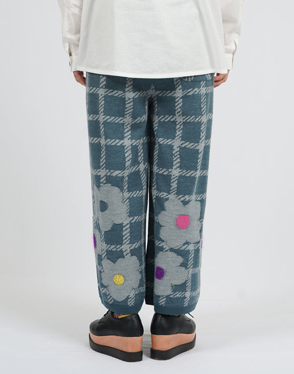 
                  
                    Load image into Gallery viewer, チェックフラワー圧縮ニットパンツ / BEA01424WA
                  
                