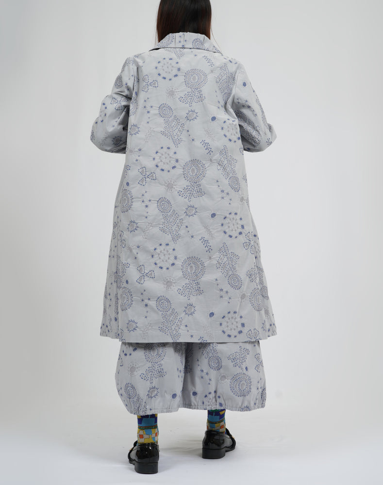 
                  
                    Load image into Gallery viewer, 刺し子柄ストレッチギャザー衿コート / BEA01482WA
                  
                