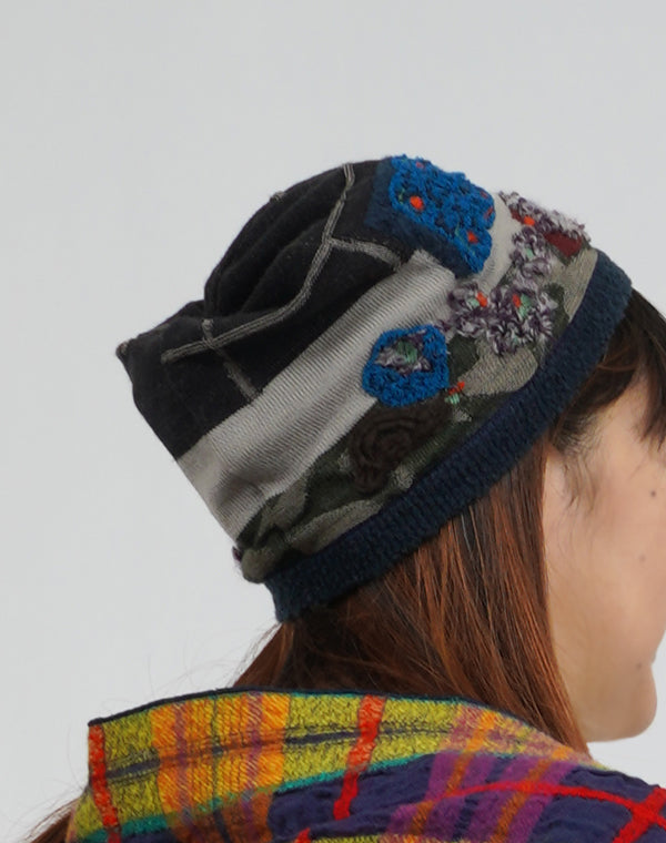 
                  
                    Load image into Gallery viewer, フラワーベース刺繍ニット帽 / BEA01418WA
                  
                