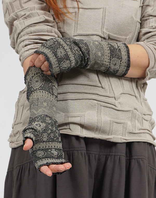 
                  
                    Load image into Gallery viewer, シームレスリバーシブルニットレースアームカバー / BEA01525WA
                  
                