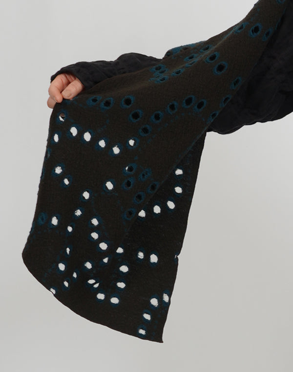 
                  
                    Load image into Gallery viewer, 穴あきジャージーリバーシブルマフラー / BEA07480WA
                  
                