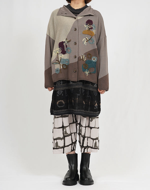 
                  
                    Load image into Gallery viewer, 野花柄刺繍入りカーディガン / BEA07409WA
                  
                