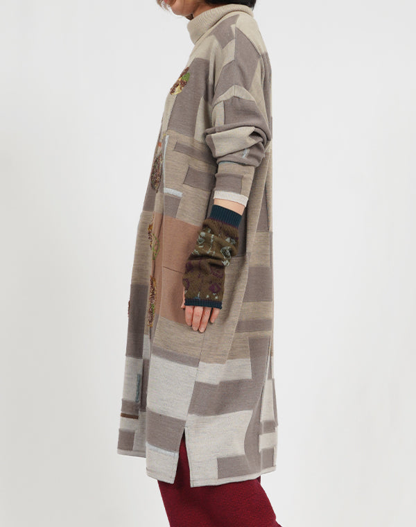 
                  
                    Load image into Gallery viewer, パラレルプレーティング刺繡入りチュニック / BEA07438WA
                  
                