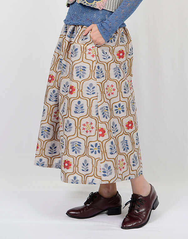 
                  
                    Load image into Gallery viewer, リーフ柄ジャカードフレアスカート / BEH01071WA
                  
                