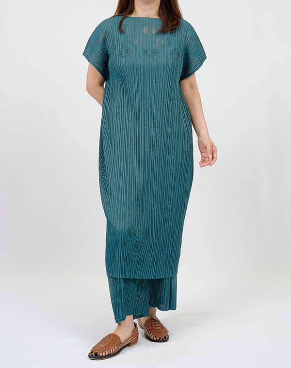 
                  
                    Load image into Gallery viewer, プリーツニットレースフレンチスリーブワンピース / BEH01114WA
                  
                