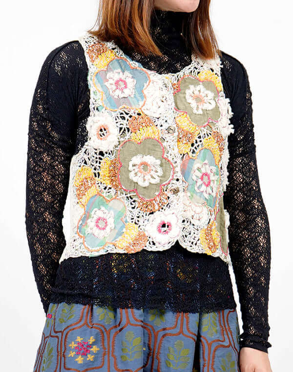 
                  
                    Load image into Gallery viewer, フラワーパッチ刺繍ベスト / BEH01047WA
                  
                