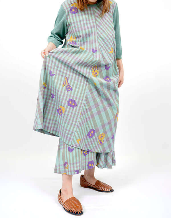 
                  
                    Load image into Gallery viewer, つぼみチェック切替スカート / BEH01066WA
                  
                