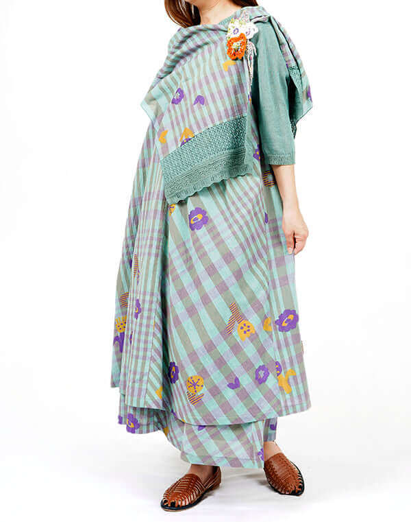 
                  
                    Load image into Gallery viewer, つぼみチェックショール / BEH01067WA
                  
                