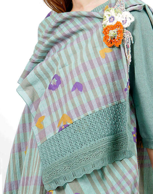 
                  
                    Load image into Gallery viewer, つぼみチェックショール / BEH01067WA
                  
                